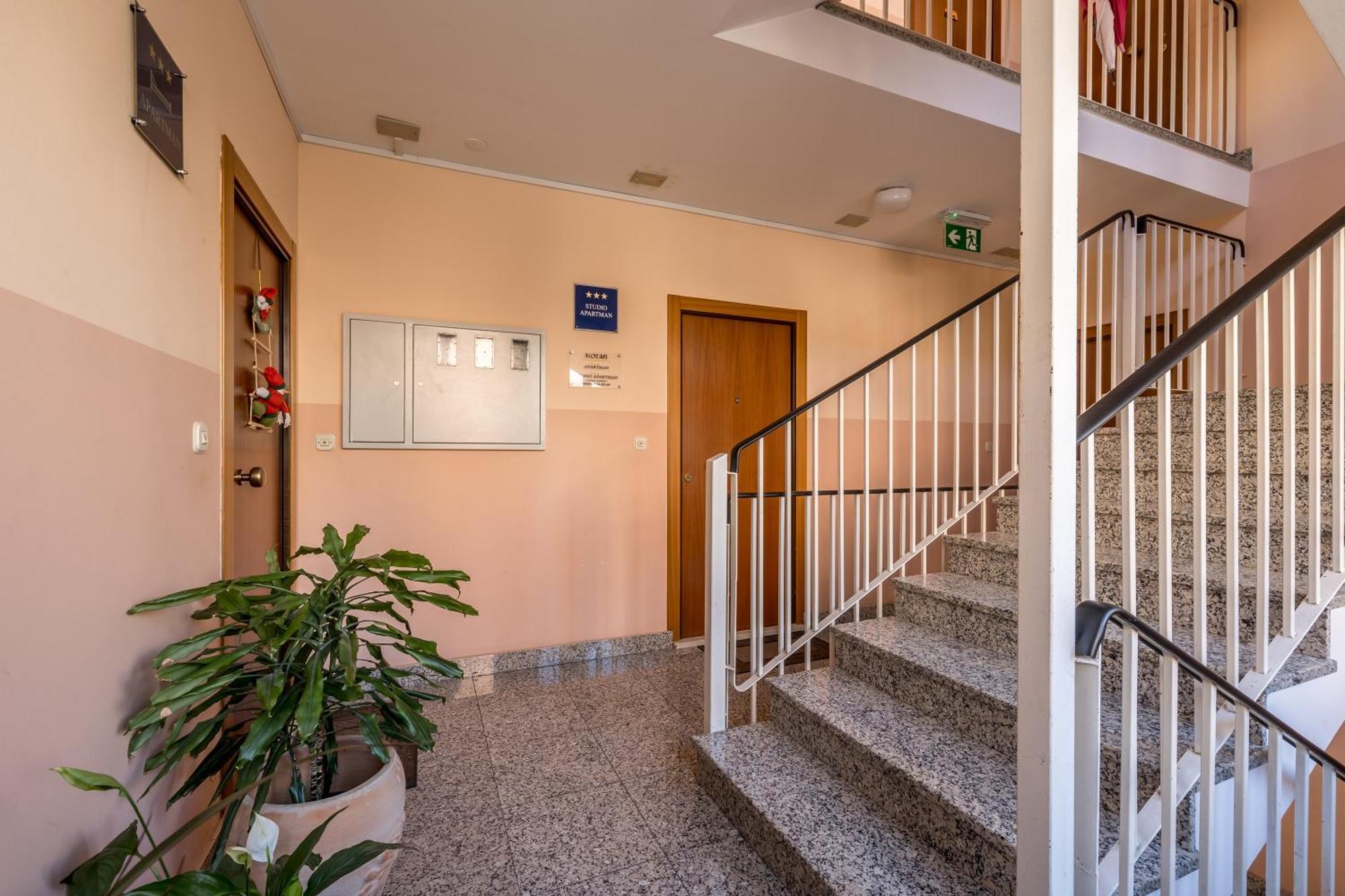 Noemi Luxury Apartment Solin Exterior photo